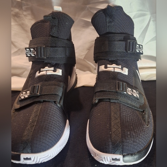 Nike LeBron Soldier 13 SFG TB ' White Black' Basketball Shoes - Picture 3 of 9